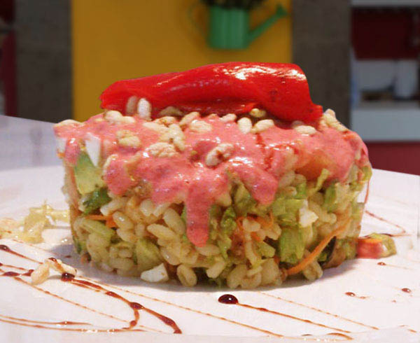 Ensalada de cereales con salsa de beterrada, un clásico de la cocina de Betty